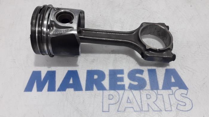 Usagé Piston Alfa Romeo MiTo (955) 1.3 JTDm 16V Prix € 75,00 Règlement à la marge proposé par Maresia Parts