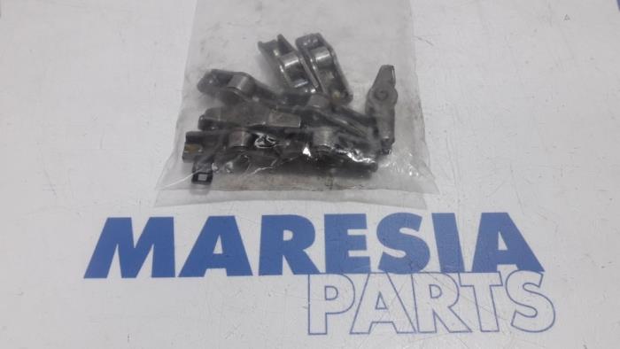 Gebrauchte Kipphebel Peugeot 508 (8D) 2.0 Hybrid4 16V Preis € 25,00 Margenregelung angeboten von Maresia Parts