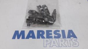 Used Rocker arm Peugeot 508 (8D) 2.0 Hybrid4 16V Price € 25,00 Margin scheme offered by Maresia Parts