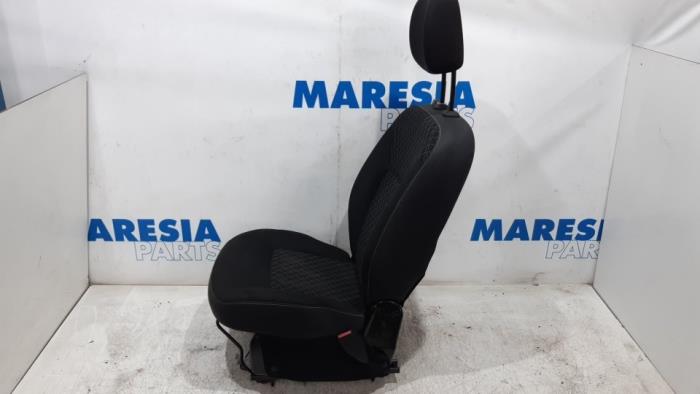 Seat, right from a Renault Kangoo Express (FW) 1.5 dCi 75 2015