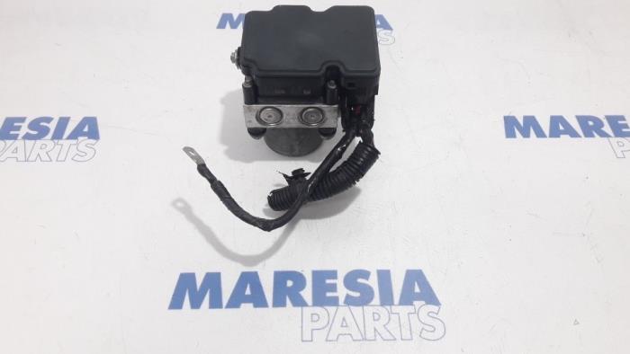 Begagnade ABS-pump Renault Kangoo Express (FW) 1.5 dCi 75 Pris € 108,84 Inklusive moms erbjuds av Maresia Parts