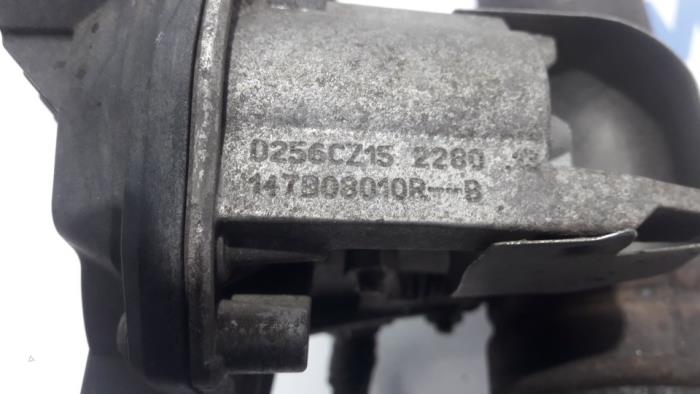 EGR valve from a Renault Kangoo Express (FW) 1.5 dCi 75 2015