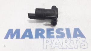 Used Windscreen washer pump Renault Kangoo Express (FW) 1.5 dCi 75 Price € 12,10 Inclusive VAT offered by Maresia Parts
