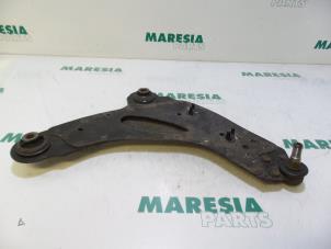 Usagé Bras de suspension bas avant droit Renault Trafic New (FL) 1.9 dCi 100 16V Prix € 25,00 Règlement à la marge proposé par Maresia Parts