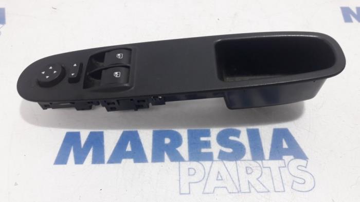 Używane Przelacznik combi okienny Fiat Punto Evo (199) 1.3 JTD Multijet 85 16V Euro 5 Cena € 25,00 Procedura marży oferowane przez Maresia Parts