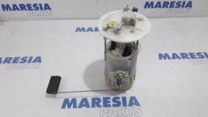 Usagé Pompe à carburant Renault Espace (JK) 2.0 16V Turbo Prix € 35,00 Règlement à la marge proposé par Maresia Parts