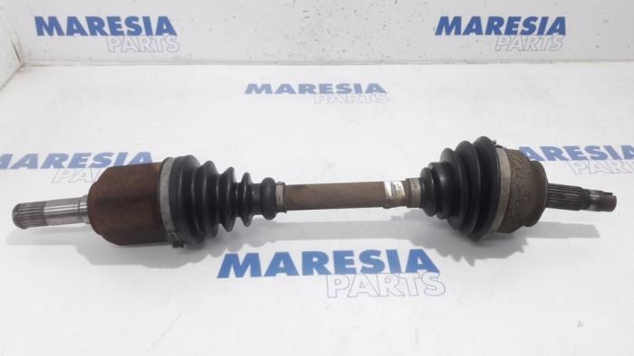 Gebrauchte Antriebswelle links vorne Lancia Delta (844) 1.6 D Multijet 16V 120 Preis € 157,50 Margenregelung angeboten von Maresia Parts