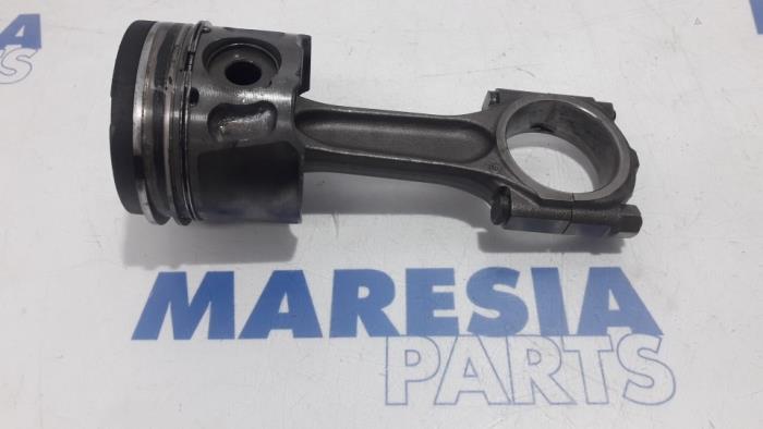 Usagé Piston Fiat Scudo (270) 2.0 D Multijet Prix € 60,50 Prix TTC proposé par Maresia Parts