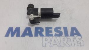 Used Windscreen washer pump Renault Scénic III (JZ) 1.2 16V TCe 115 Energy Price € 15,00 Margin scheme offered by Maresia Parts