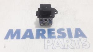 Used Cooling fan resistor Renault Scénic III (JZ) 1.2 16V TCe 115 Energy Price € 20,00 Margin scheme offered by Maresia Parts