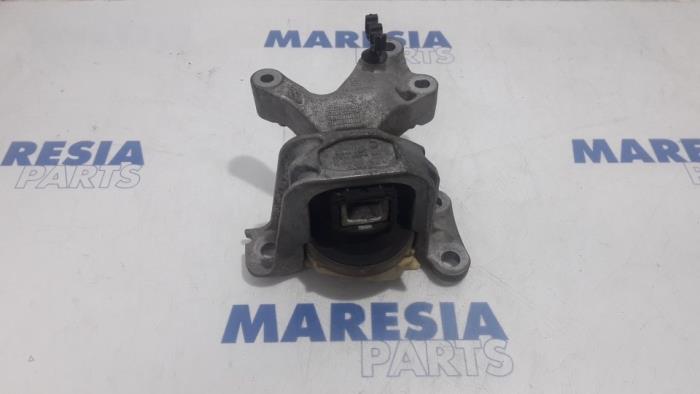 Used Engine mount Renault Scénic III (JZ) 1.2 16V TCe 115 Energy Price € 75,00 Margin scheme offered by Maresia Parts