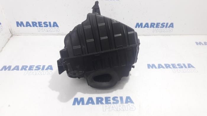 Gebrauchte Luftfiltergehäuse Renault Scénic III (JZ) 1.2 16V TCe 115 Energy Preis € 40,00 Margenregelung angeboten von Maresia Parts