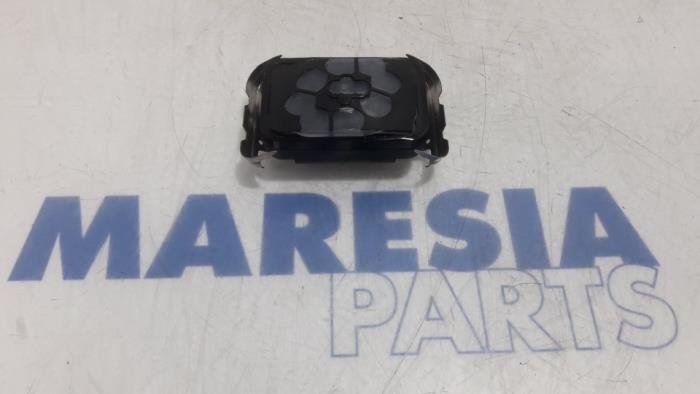 Begagnade Regnsensor Lancia Delta (844) 1.6 D Multijet 16V 120 Pris € 40,00 Marginaltabell erbjuds av Maresia Parts