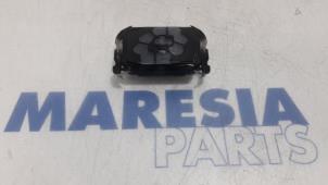 Używane Czujnik deszczu Lancia Delta (844) 1.6 D Multijet 16V 120 Cena € 40,00 Procedura marży oferowane przez Maresia Parts