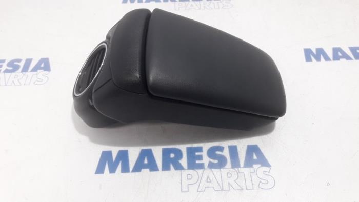 Begagnade Armstöd Lancia Delta (844) 1.6 D Multijet 16V 120 Pris € 105,00 Marginaltabell erbjuds av Maresia Parts