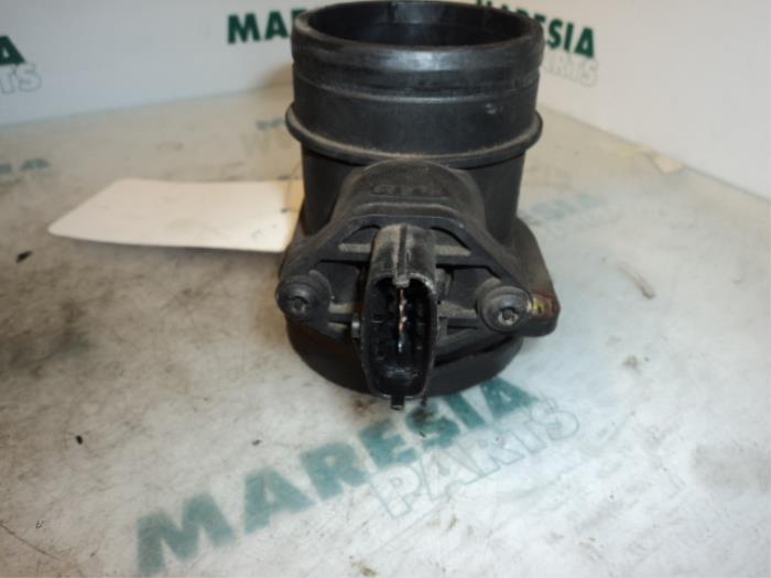 Airflow meter from a Fiat Stilo (192A/B) 2.4 20V Abarth 3-Drs. 2002