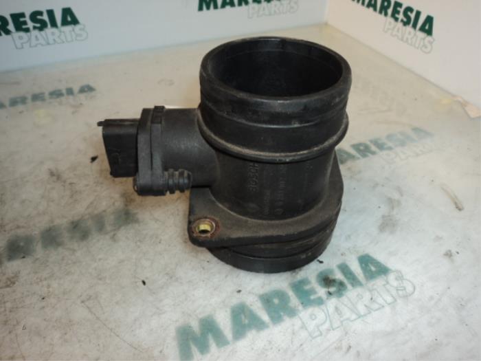 Airflow meter from a Fiat Stilo (192A/B) 2.4 20V Abarth 3-Drs. 2002