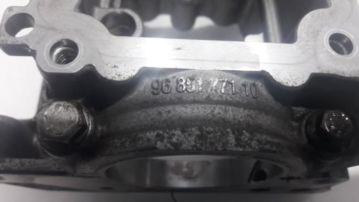 Camshaft housing from a Citroën DS3 (SA) 1.6 e-HDi 2011