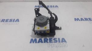 Used ABS pump Renault Clio IV (5R) 1.5 Energy dCi 90 FAP Price € 75,00 Margin scheme offered by Maresia Parts