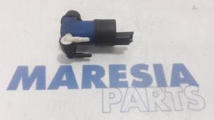 Used Windscreen washer pump Renault Clio IV (5R) 1.5 Energy dCi 90 FAP Price € 10,00 Margin scheme offered by Maresia Parts