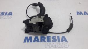 Used Front door lock mechanism 4-door, right Renault Scénic III (JZ) 1.2 16V TCe 115 Energy Price € 30,00 Margin scheme offered by Maresia Parts