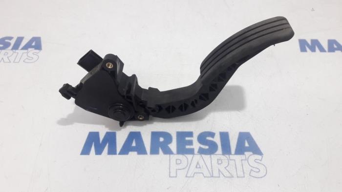 Begagnade Gaspedalsensor Renault Scénic III (JZ) 1.2 16V TCe 115 Energy Pris € 25,00 Marginaltabell erbjuds av Maresia Parts