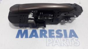 Used Front door handle 4-door, right Renault Scénic III (JZ) 1.2 16V TCe 115 Energy Price € 50,00 Margin scheme offered by Maresia Parts