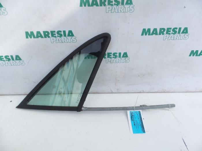 Usados Ventanilla triangular derecha delante Peugeot 407 (6D) 2.0 16V Precio € 40,00 Norma de margen ofrecido por Maresia Parts