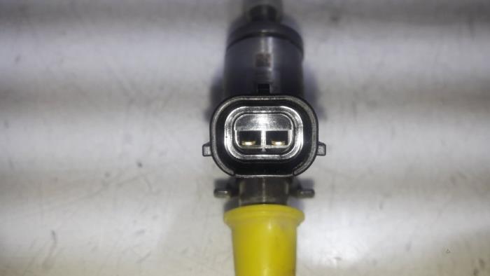 Injektor (Benzineinspritzung) van een Renault Megane IV (RFBB) 1.2 Energy TCE 130 2017