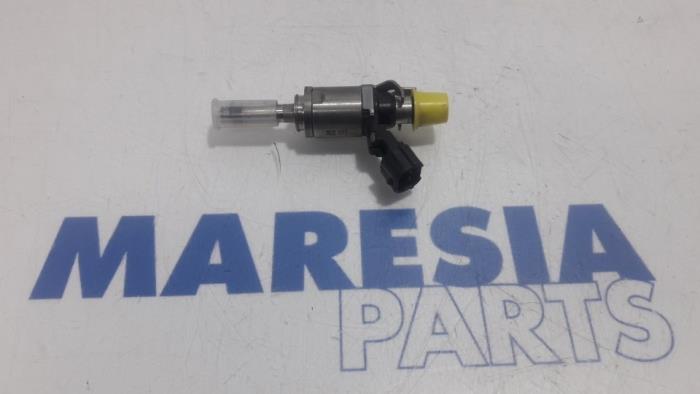 Injector (petrol injection) from a Renault Megane IV (RFBB) 1.2 Energy TCE 130 2017