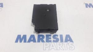 Używane Czytnik kart (zamek) Renault Clio IV (5R) 1.5 Energy dCi 90 FAP Cena € 60,00 Procedura marży oferowane przez Maresia Parts