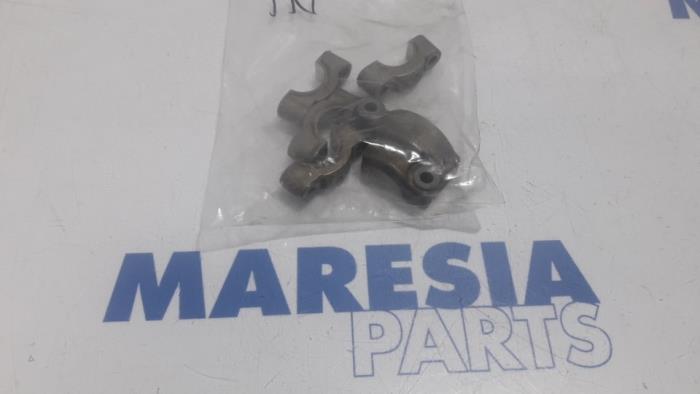 Gebrauchte Nockenwellengehäuse Peugeot 208 I (CA/CC/CK/CL) 1.6 16V THP 155 Preis € 25,00 Margenregelung angeboten von Maresia Parts