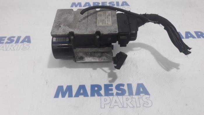 Usagé Bloc ABS Alfa Romeo 159 Sportwagon (939BX) 2.4 JTDm 20V Prix € 157,50 Règlement à la marge proposé par Maresia Parts