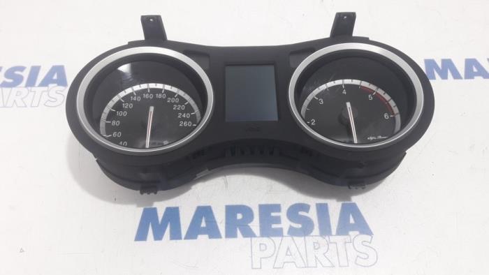 Begagnade Instrumentpanel Alfa Romeo 159 Sportwagon (939BX) 2.4 JTDm 20V Pris € 85,00 Marginaltabell erbjuds av Maresia Parts