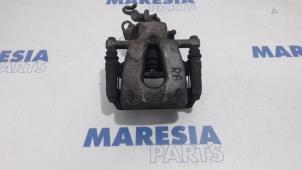 Używane Zacisk hamulcowy prawy tyl Alfa Romeo 159 Sportwagon (939BX) 2.4 JTDm 20V Cena € 50,00 Procedura marży oferowane przez Maresia Parts