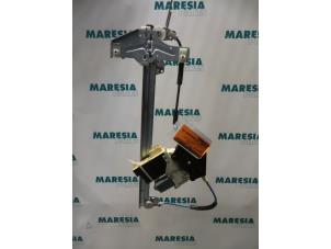 Used Window mechanism 4-door, front left Peugeot 307 (3A/C/D) 1.6 HDi 16V Price € 45,00 Margin scheme offered by Maresia Parts