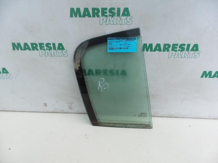 Usados Ventanilla triangular derecha detrás Renault Megane II (BM/CM) 1.9 dCi 120 Precio € 25,00 Norma de margen ofrecido por Maresia Parts