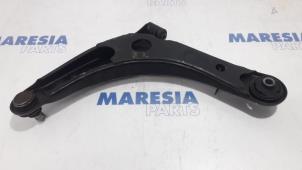 Used Front lower wishbone, right Citroen C-Crosser 2.2 HDiF 16V Price € 50,00 Margin scheme offered by Maresia Parts