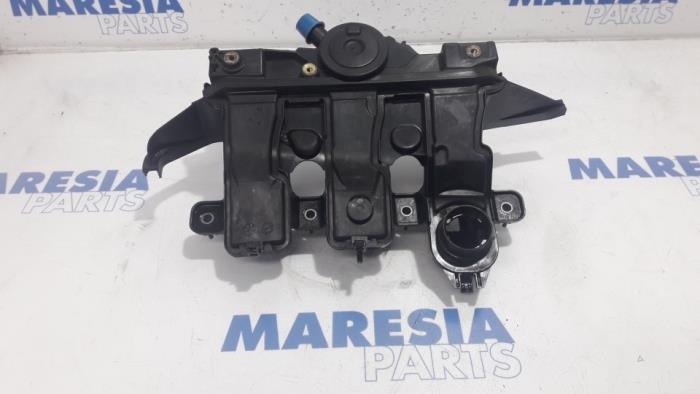 Begagnade PCV-ventil Opel Vivaro 1.6 CDTI BiTurbo 120 Pris € 60,50 Inklusive moms erbjuds av Maresia Parts