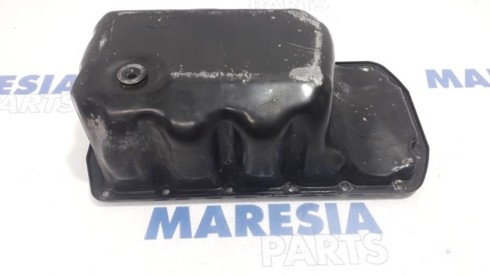 Usagé Couvercle carter Peugeot 308 (4A/C) 1.6 16V THP Autom. Prix € 35,00 Règlement à la marge proposé par Maresia Parts