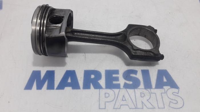 Usados Pistón Peugeot 308 (4A/C) 1.6 16V THP Autom. Precio € 50,00 Norma de margen ofrecido por Maresia Parts