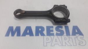 Used Connecting rod Renault Scénic III (JZ) 1.2 16V TCe 115 Energy Price € 35,00 Margin scheme offered by Maresia Parts