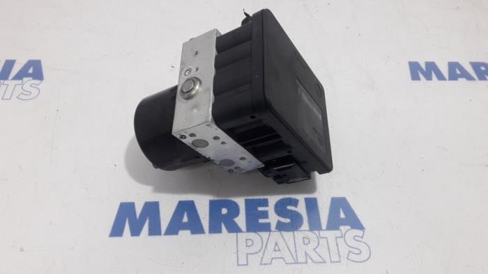 Usagé Bloc ABS Citroen C-Crosser 2.2 HDiF 16V Prix € 210,00 Règlement à la marge proposé par Maresia Parts