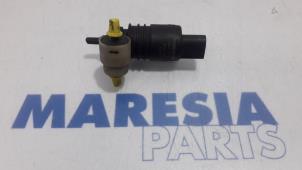 Used Windscreen washer pump Citroen C-Crosser 2.2 HDiF 16V Price € 15,00 Margin scheme offered by Maresia Parts
