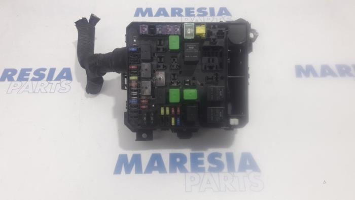 Begagnade Säkringsbox Citroen C-Crosser 2.2 HDiF 16V Pris € 157,50 Marginaltabell erbjuds av Maresia Parts