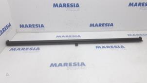 Używane Pólka tylna Peugeot 206 CC (2D) 1.6 16V Cena € 50,00 Procedura marży oferowane przez Maresia Parts