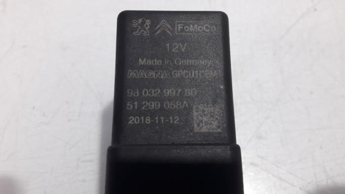 Glow plug relay from a Peugeot Partner (EF/EU) 1.6 BlueHDi 100 2019