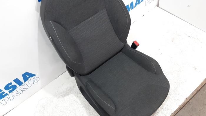 Seat, right from a Citroën C3 (SC) 1.2 VTi 82 12V 2015