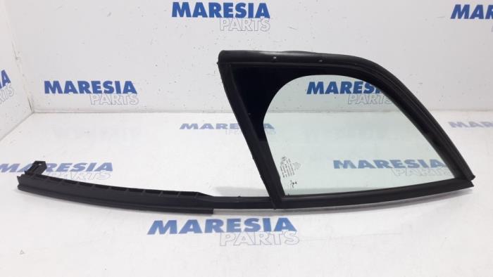 Usados Ventanilla triangular izquierda delante Citroen C3 (SC) 1.2 VTi 82 12V Precio € 50,00 Norma de margen ofrecido por Maresia Parts