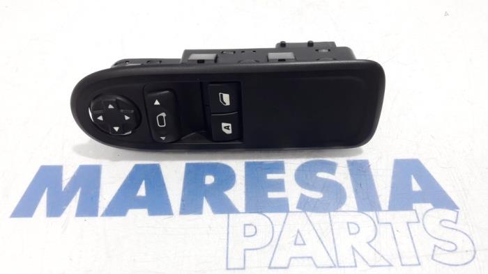 Usados Interruptor combinado de ventanillas Citroen C3 (SC) 1.2 VTi 82 12V Precio € 35,00 Norma de margen ofrecido por Maresia Parts